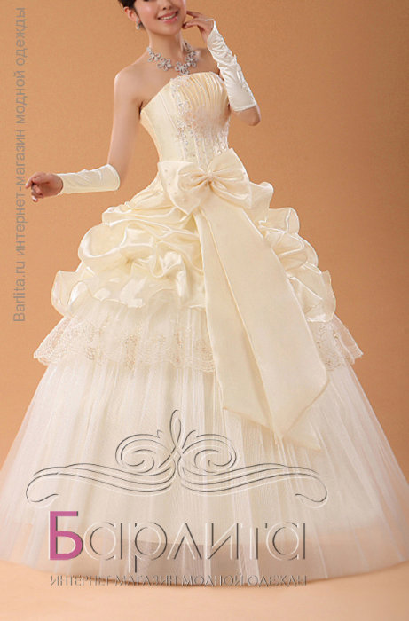 Свадебное платье &quot;Сюзанна&quot; Свадебное платье "Сюзанна"-это неизменная классика стиля и форм. Представлено в двух цветах: бежевый и белый. Девушка, надевшая такое платье будет напоминать цветок, бутон которого раскрывается под лучами солнца