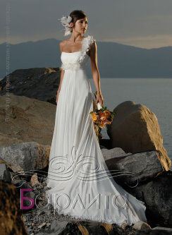 Свадебное прямое платье со шлейфом "Патриция"